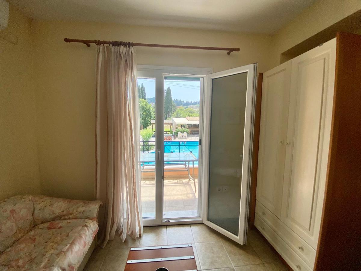 Villa Rosalia Apartments & Studios With Pool By Hotelius Corfu  Extérieur photo