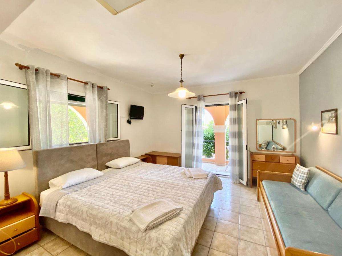 Villa Rosalia Apartments & Studios With Pool By Hotelius Corfu  Extérieur photo